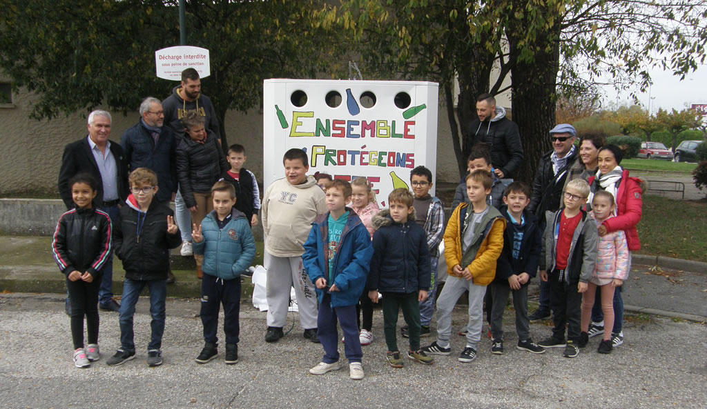 Vauvert : une colonne à verre décorée par les enfants