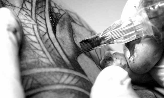 Coup d’œil sur l’Artiste Tatoueur de Guéco Tattoo à Vauvert