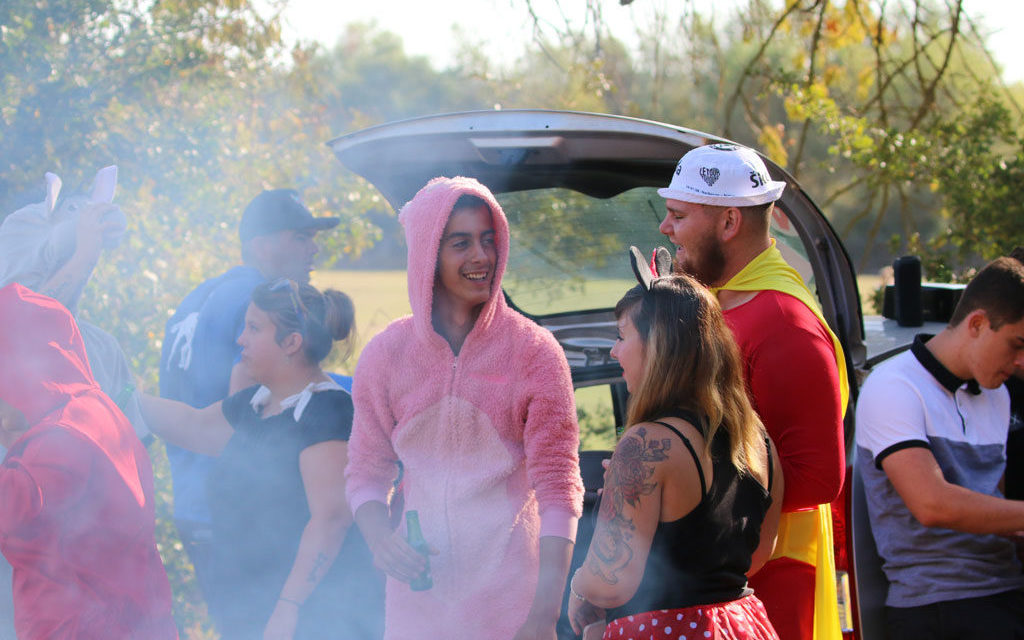 Vauvert : premier déjeuner aux près et journée déguisée