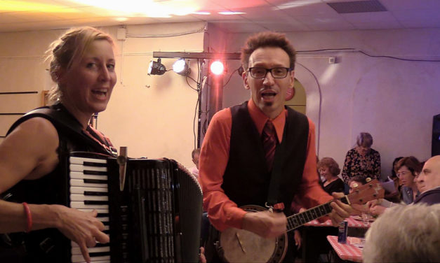 Un Café – Chantant plein d’entrain