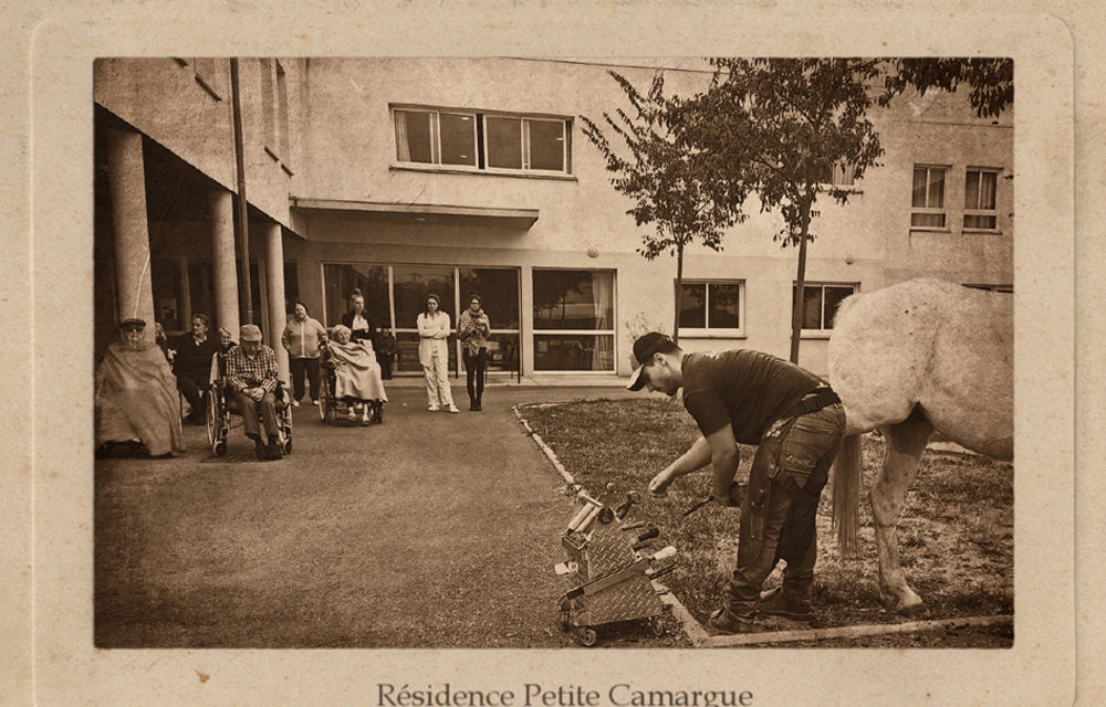 Un maréchal-ferrant à l’Ehpad de Beauvoisin.