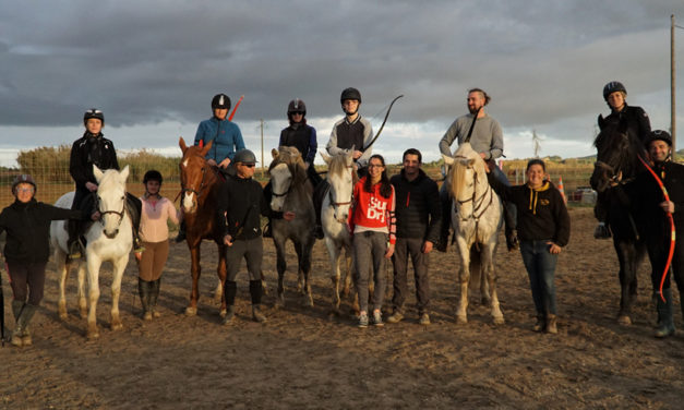 Le tir à l’arc à cheval à l’Écurie du Vieux Mas.