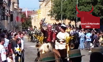 Le défilé d’attelages du concours d’Abrivado 2001 par Jean-Pierre Masse