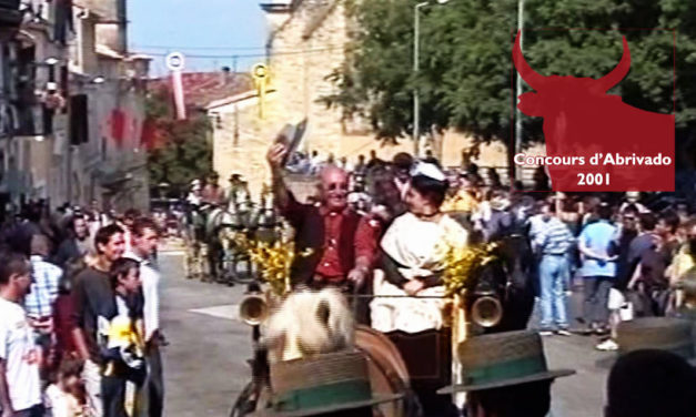 Le défilé d’attelages du concours d’Abrivado 2001 par Jean-Pierre Masse