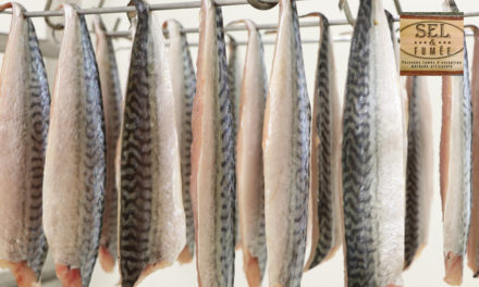 ENTRE SEL ET FUMÉE, FOLCO JULLIEN SUBLIME LE POISSON MÉDITERRANÉEN