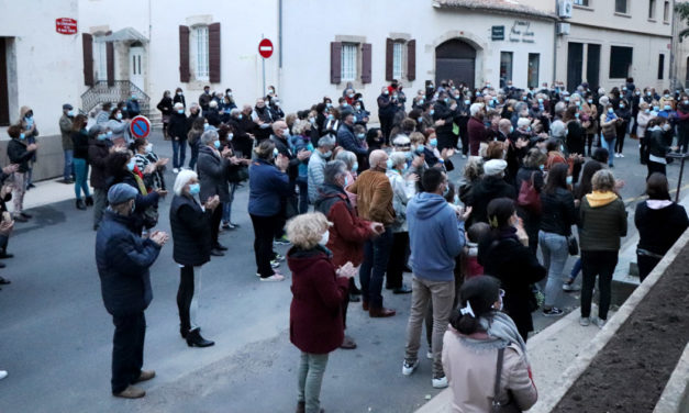 Vauvert : émotion et recueillement en hommage à Samuel Paty