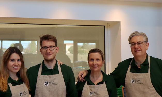 Louis, le petit-fils de René, fait perdurer la tradition de la fromagerie en la modernisant