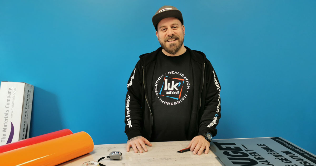 Lucas Reynaud, enseigniste passionné depuis toujours par le graphisme