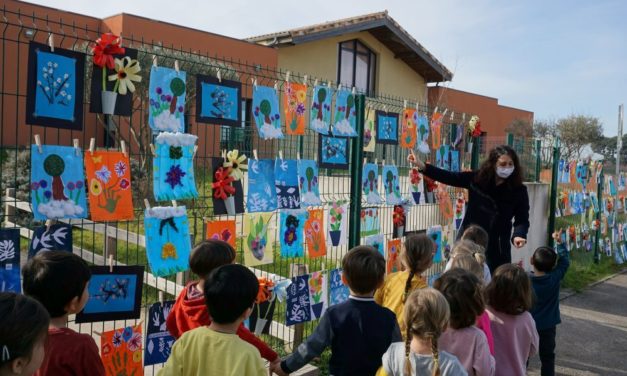 la Grande lessive artistique de la crèche et de l’école maternelle