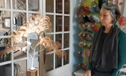 Du chapeau à la plume, Sandrine Cousi est devenue plumassière