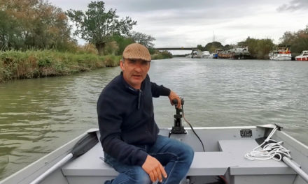 Thierry Félix propose des balades en barques sur le canal