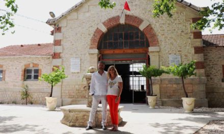 Mickaël et Nathalie Siméon accueillent Atout Philo et Alain Guyard ce vendredi soir à la Prise d’eau