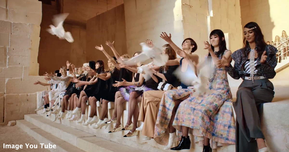 Les pigeons de l’Entente Colombophile sur le défilé de CHANEL