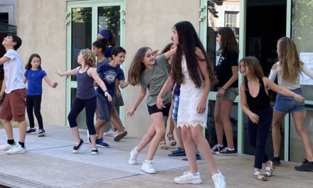 L’atelier Théâtre Enfants du centre culturel en représentation