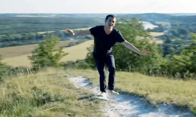 Concert de David Lafore avec Atout Philo dans la cour de Marion et Gabriel