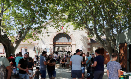 Foire atypique avec les huttiers du sud