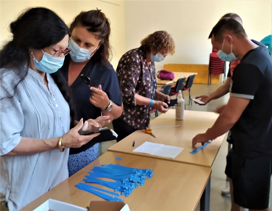 distribution de bracelets