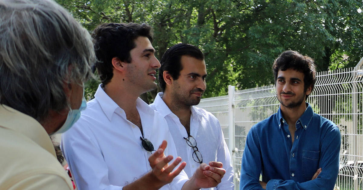 Un descendant du fondateur de l’école juive de Posquières vient se recueillir devant la stèle de ses ancêtres