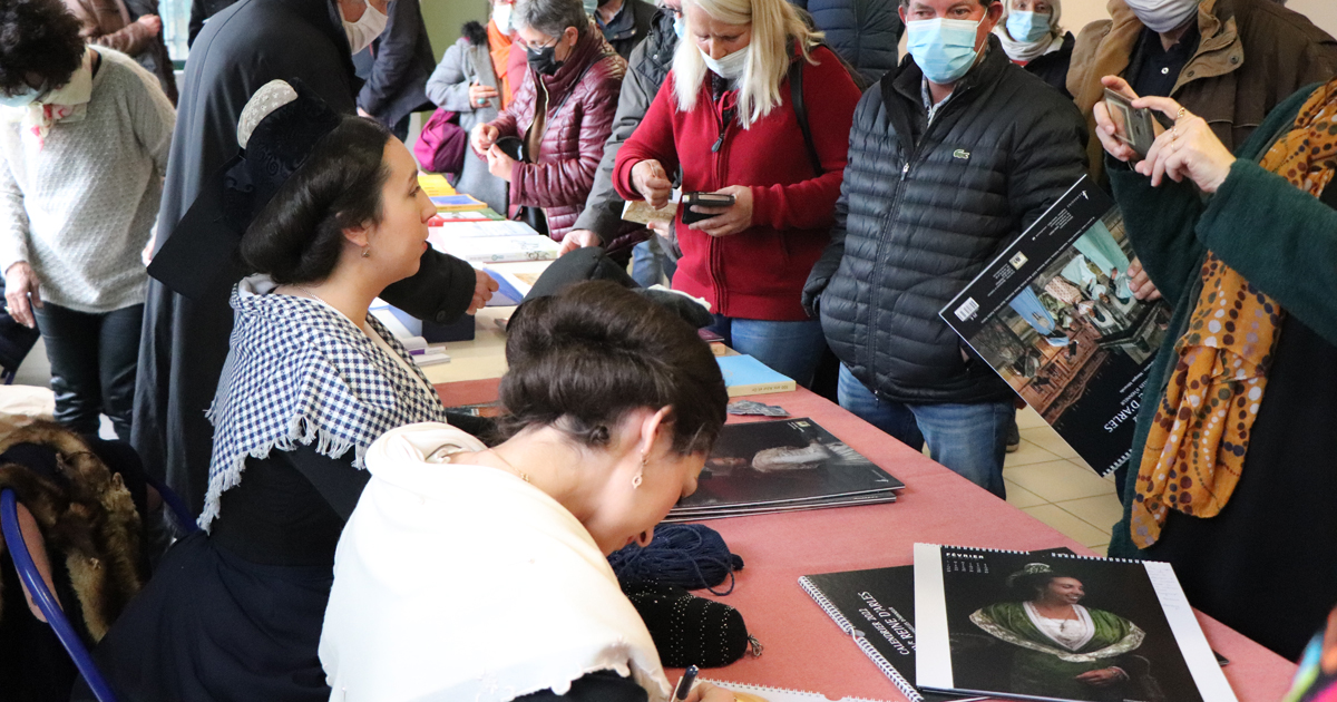 Une belle matinée dédicaces au Scamandre