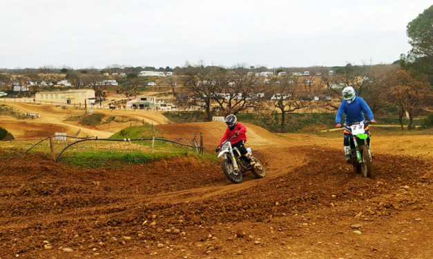 IL Y A DE L’EFFERVESCENCE SUR LE CIRCUIT DE MOTO-CROSS ROGER ROUX A BEAUVOISIN !