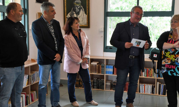 Catherine Bord lance la nouvelle édition des expositions à la capitainerie du port de plaisance de Gallician