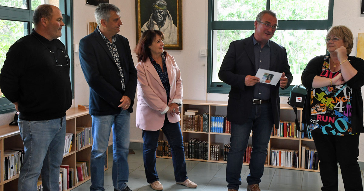 Catherine Bord lance la nouvelle édition des expositions à la capitainerie du port de plaisance de Gallician