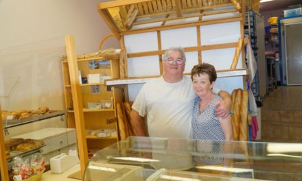 Paulette et Claude SIMI quittent leur fournil à Beauvoisin