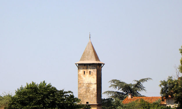 Le colombier du mas de La Tour, point de repère pour les pèlerins et les randonneurs