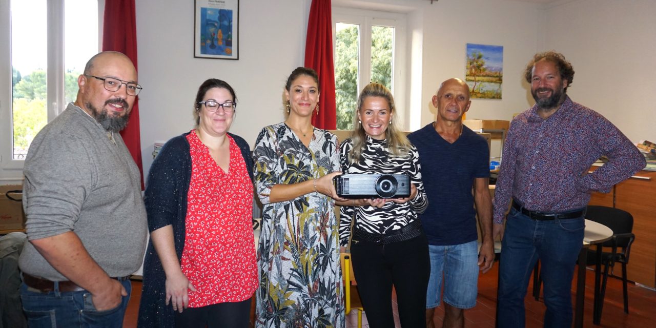 Dons de l’APE des Moulins à l’école élémentaire de Beauvoisin