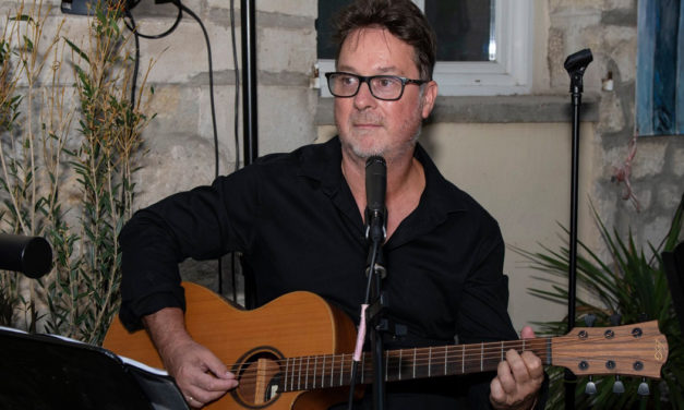 Bernard Mathes vient de publier un récit sur Nîmes en 1981. Un récit romancé sur fond d’autobiographie. Un retour nostalgique de quarante ans en arrière.