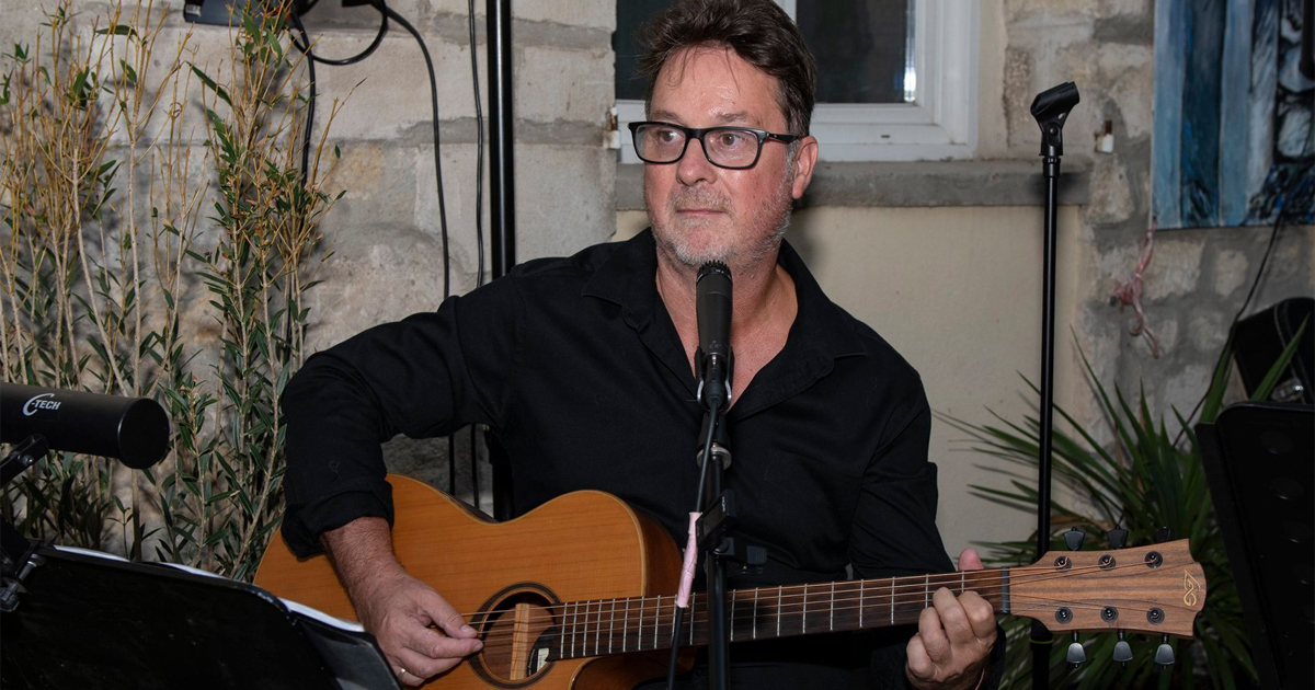 Bernard Mathes vient de publier un récit sur Nîmes en 1981. Un récit romancé sur fond d’autobiographie. Un retour nostalgique de quarante ans en arrière.