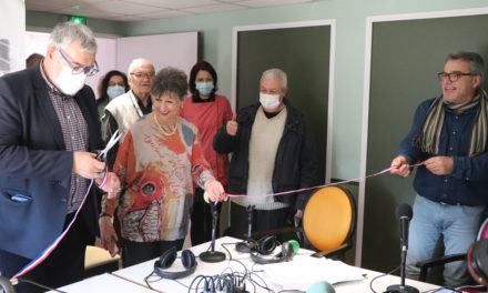 La maison de retraite « L’Accueil » inaugure son studio de radio avec un de ses résidents, Louis Girard, ancien conseiller départemental du Gard