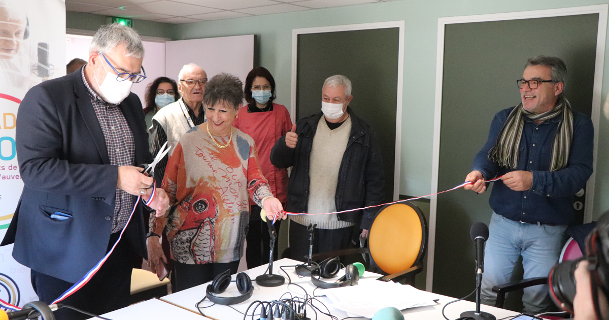 La maison de retraite « L’Accueil » inaugure son studio de radio avec un de ses résidents, Louis Girard, ancien conseiller départemental du Gard